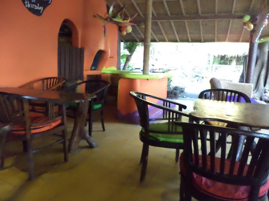 Topi Inn