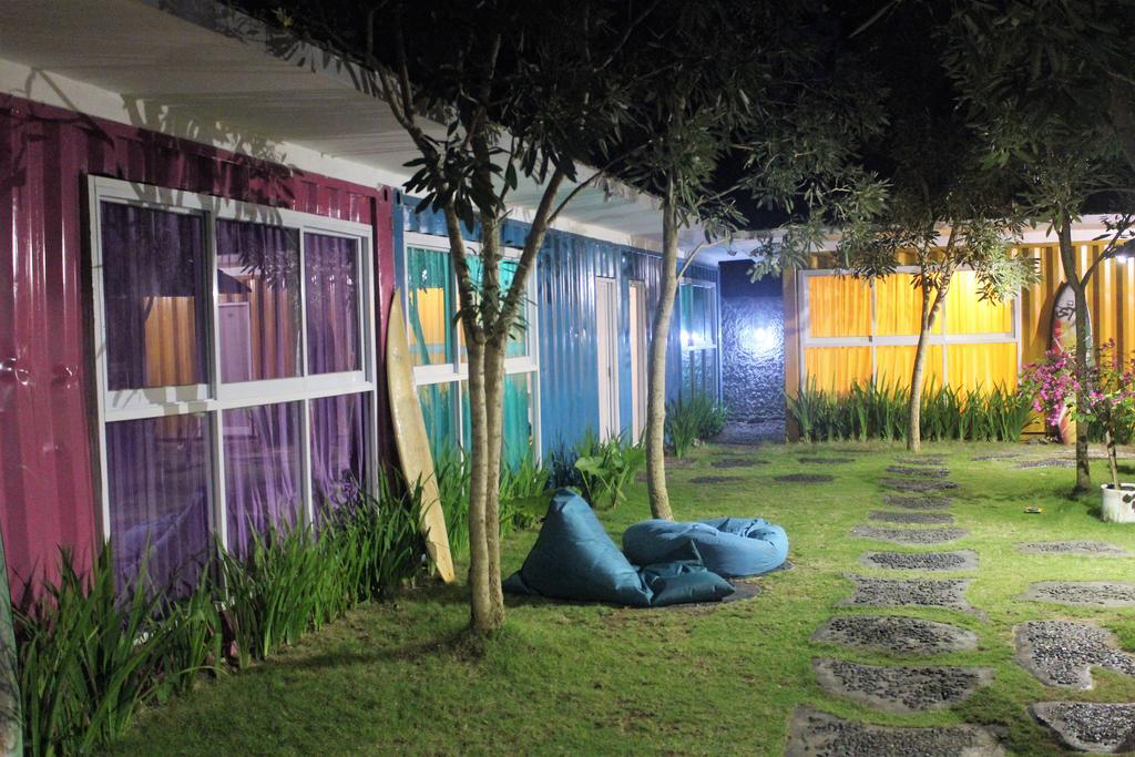 Kubu Container Uluwatu (Bali)