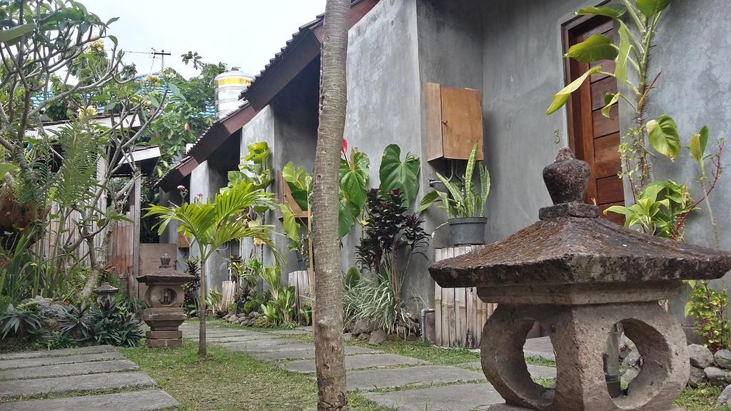 Made Oka And Warung Guest house Munduk (Bali)