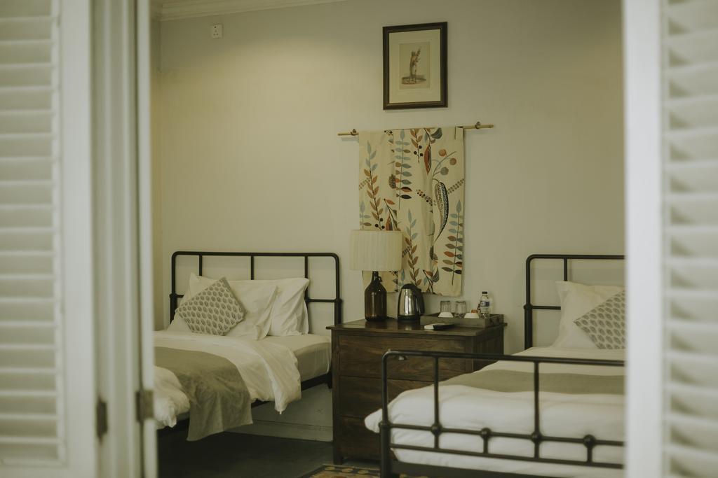 Hotel Brown Feather 3*