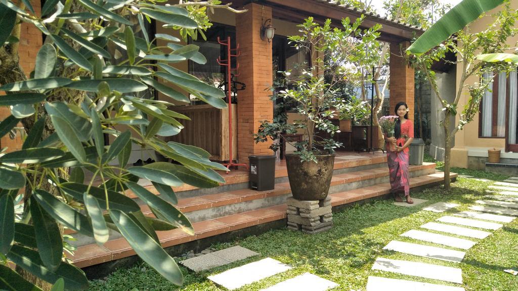 Griya Sriwedari 3*