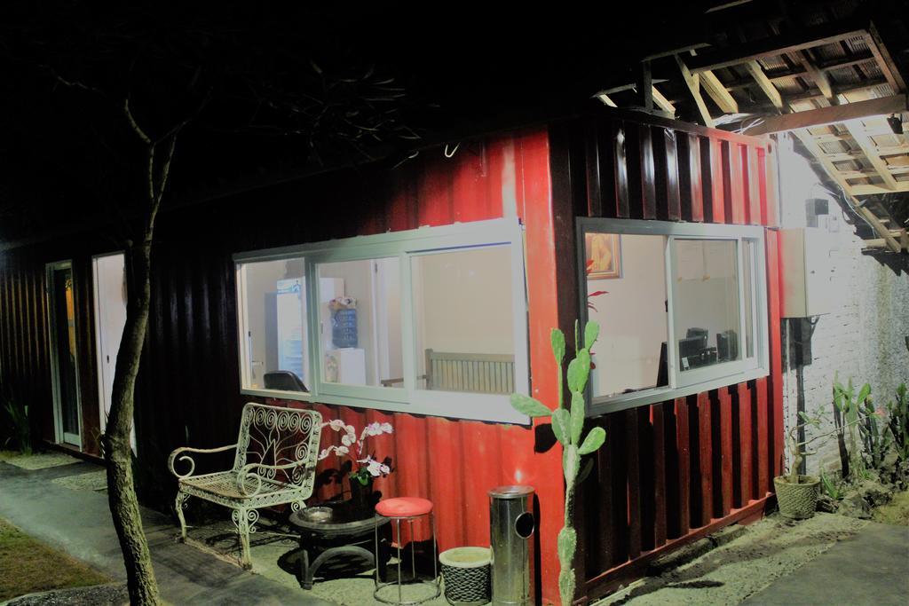 Kubu Container Uluwatu (Bali)