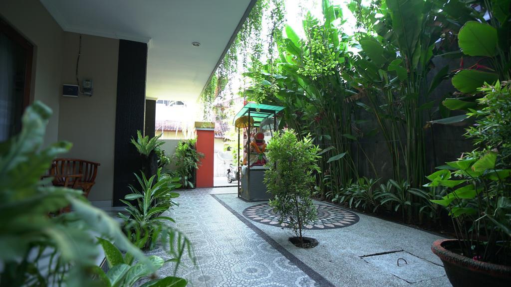 Wisma tamu Rena Segara House Kuta