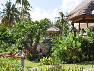 Hotel Santi Sari Boutique 5*