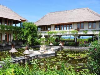 Hotel Santi Sari Boutique