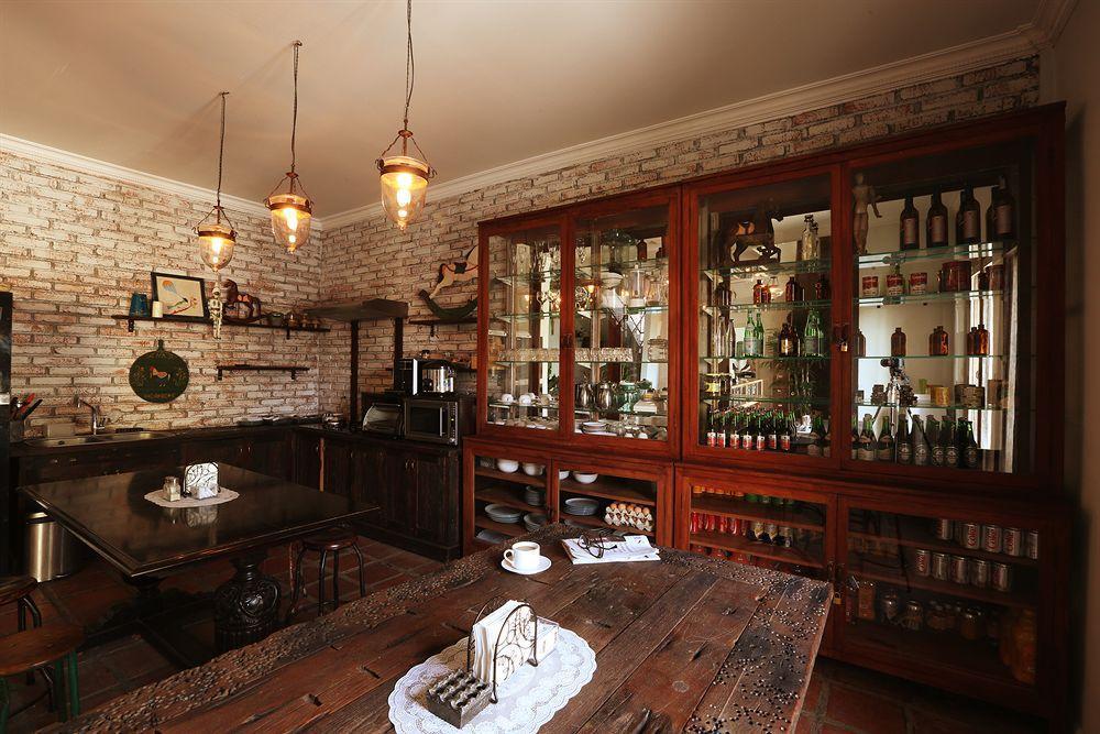 Hotel Brown Feather 3*