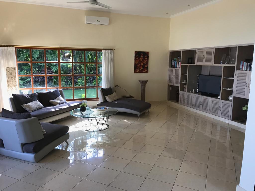 Surgawi Villa Lovina (Bali)