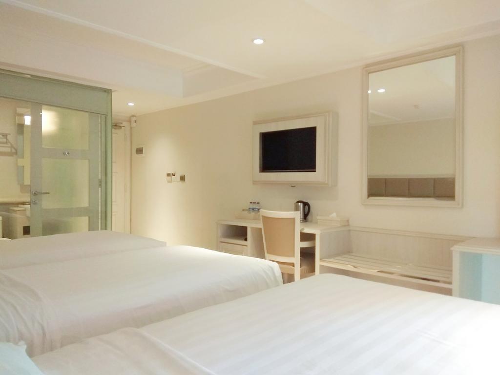 Hotel Alron Kuta 4*