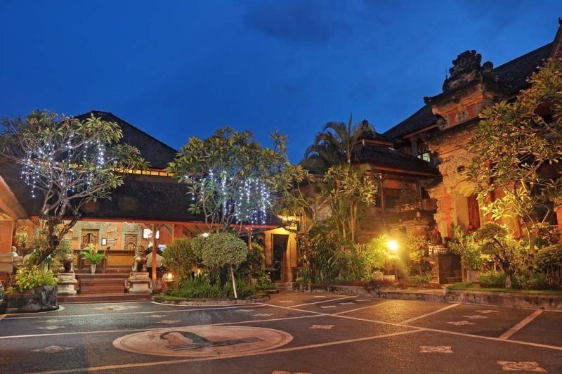 Puri Dewa Bharata & Hotel Legian (Bali)