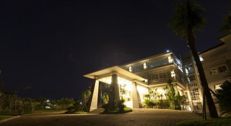 Hotel Lorin New Kuta 4*