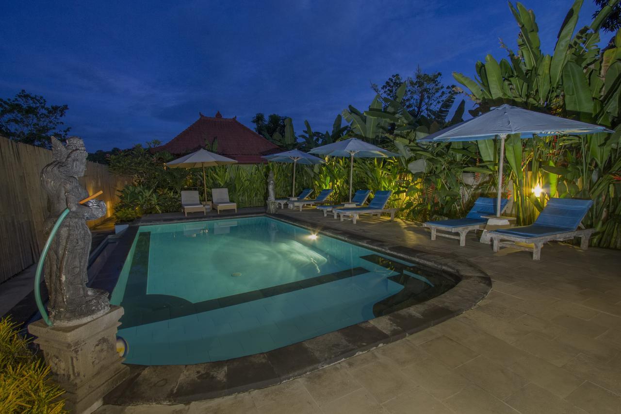 Amora Hut's 3*
