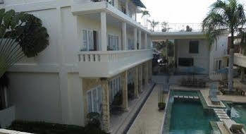 Bali Court & Hotel 3*
