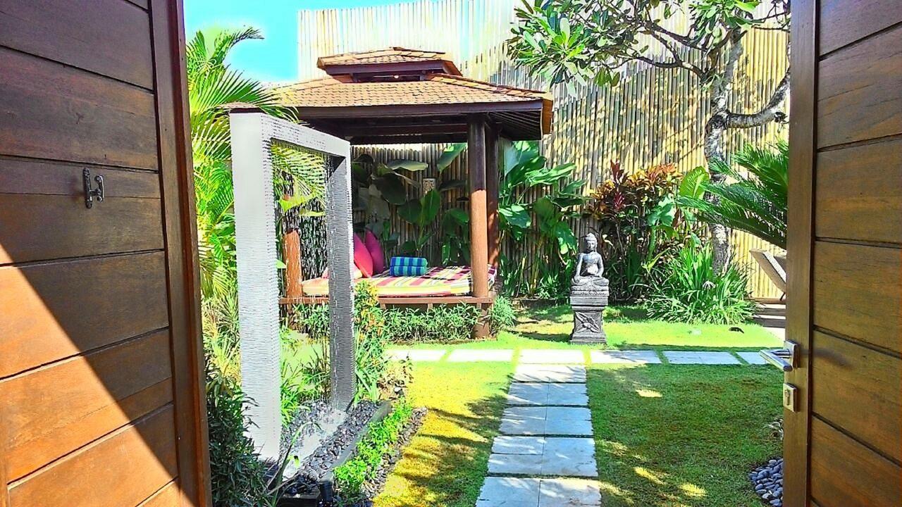 Villa Arama Poolside