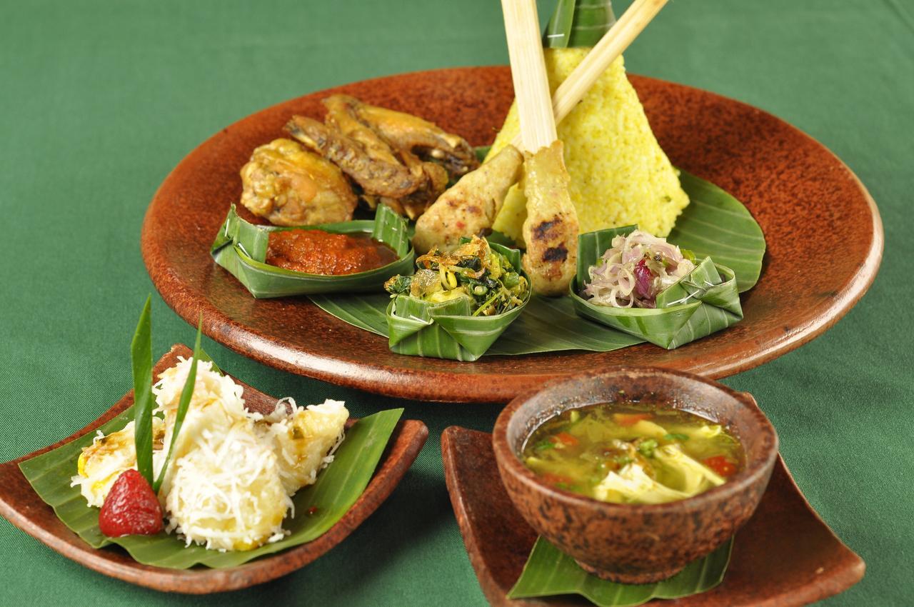 Senetan And Ubud (Bali)