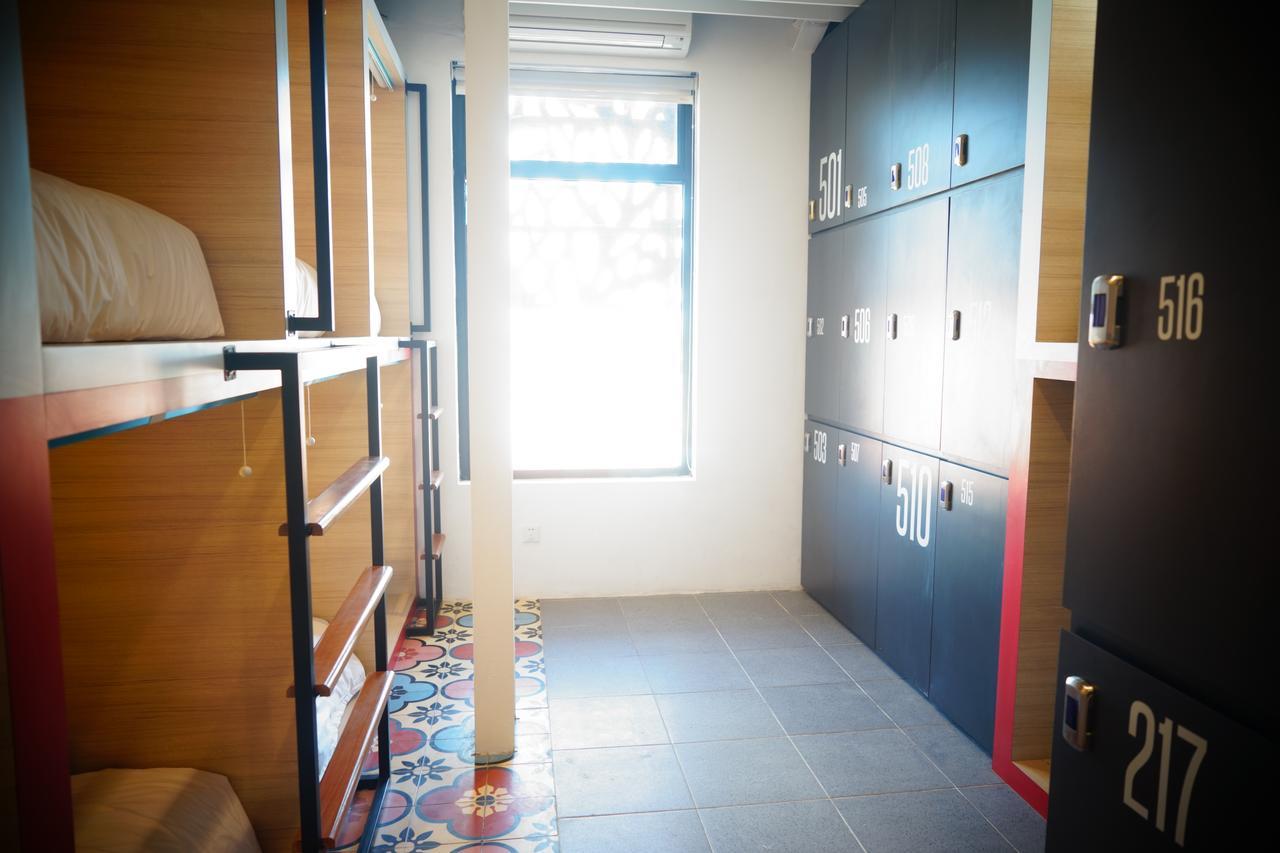 Borough Capsule Bali Hostel *