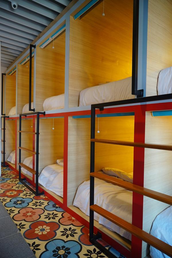 Hostel Borough Capsule Bali *