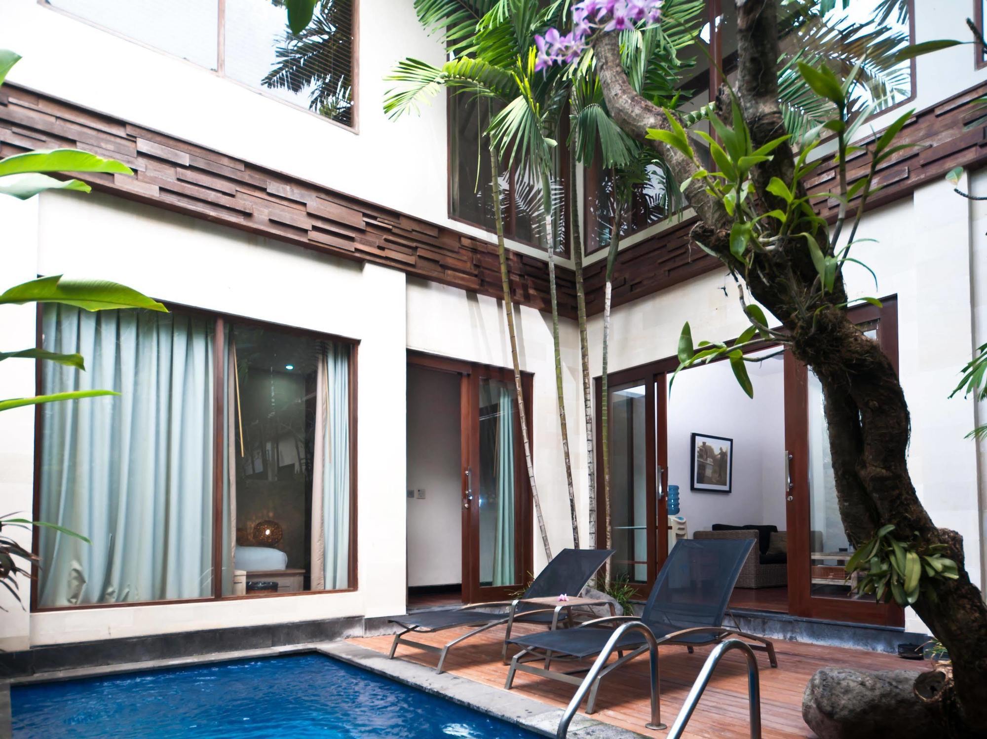 The Dipan Resort, And 4* Seminyak (Bali)