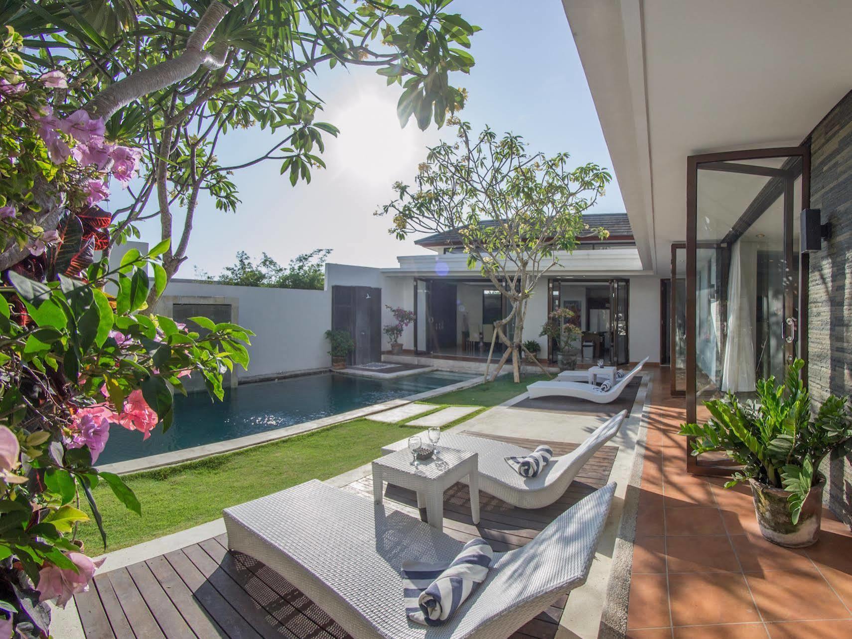 Uma Girasole Villa