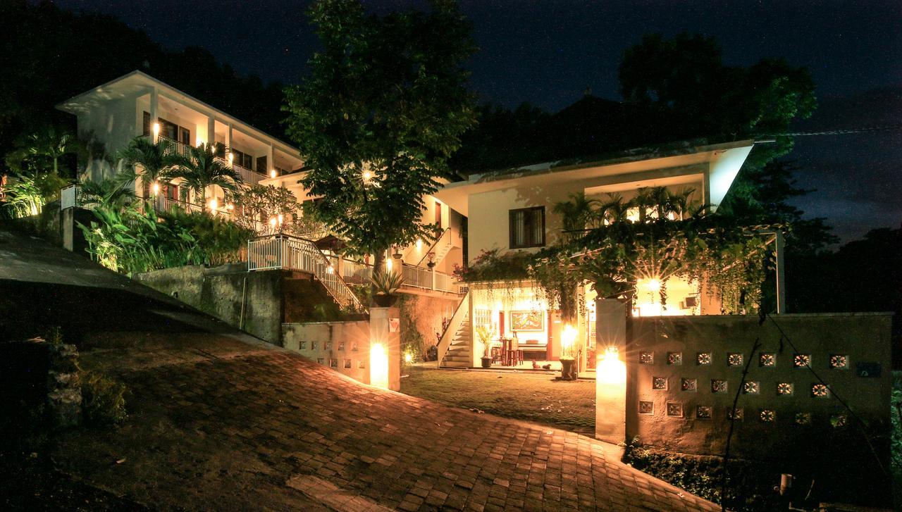Hotel Dewi Padangbai 3*