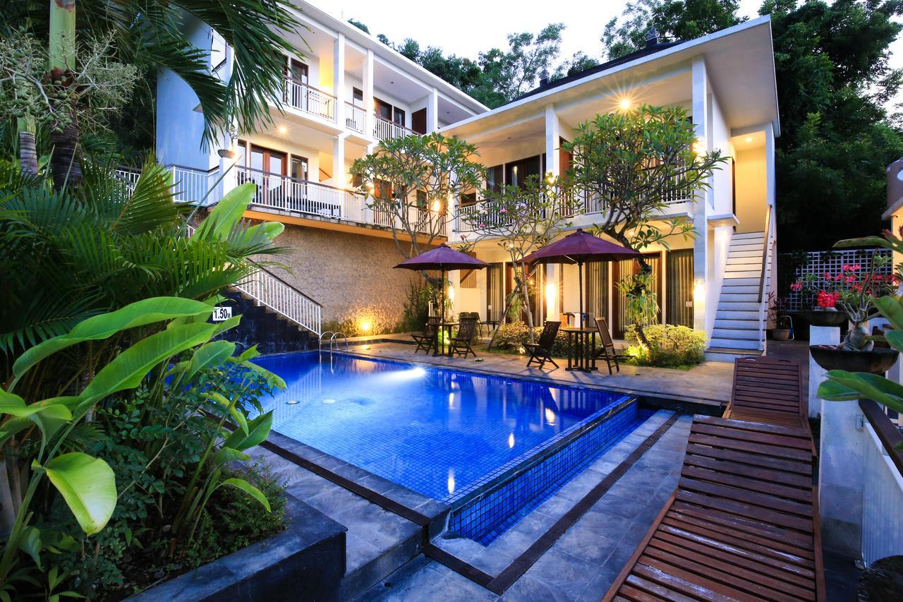 Hotel Dewi Padangbai 3*