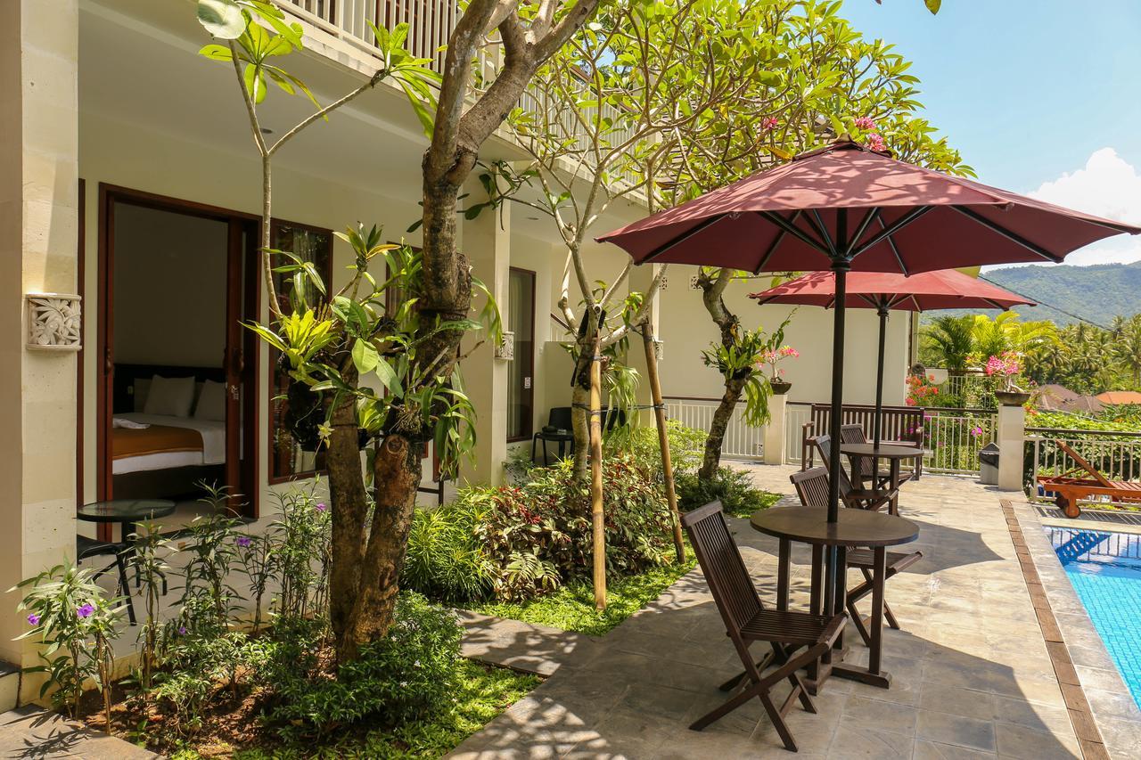 Dewi Padangbai Hotel