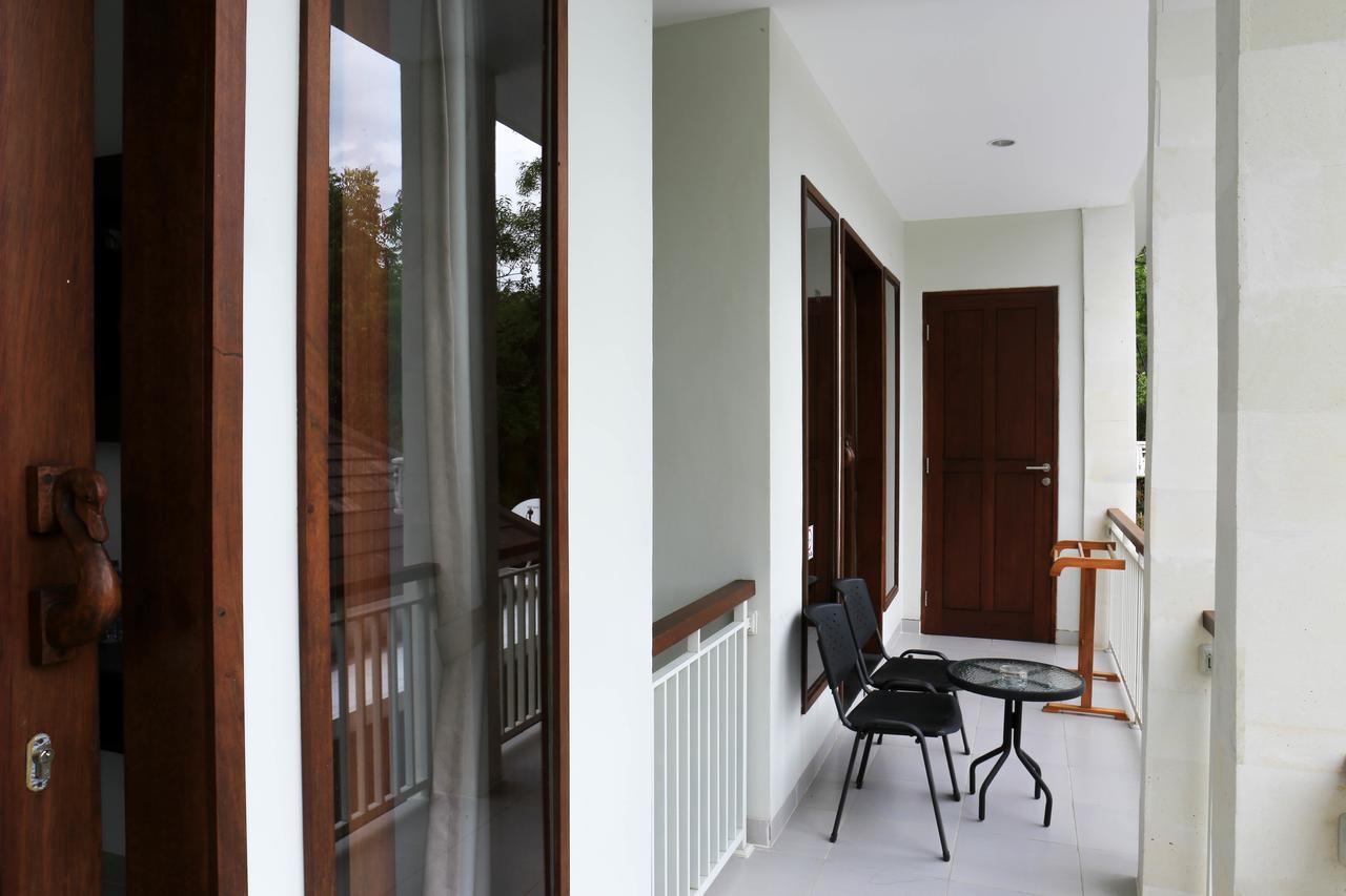 Dewi Padangbai Hotel