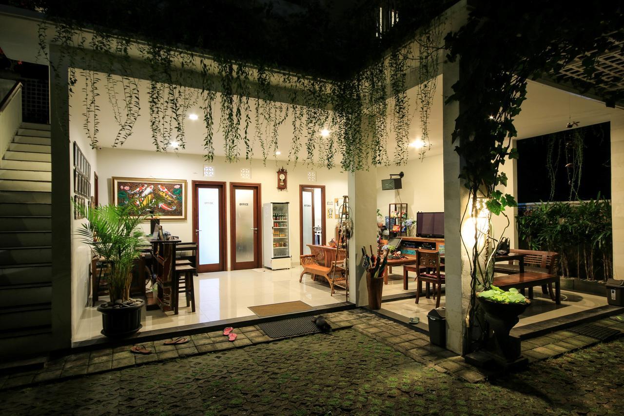 Dewi Padangbai Hotel