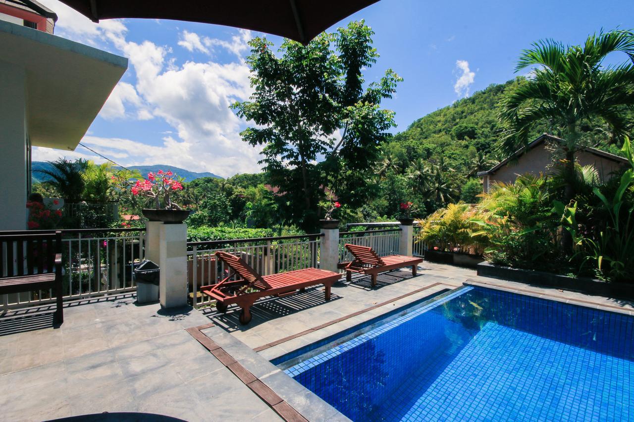 Dewi Padangbai Hotel