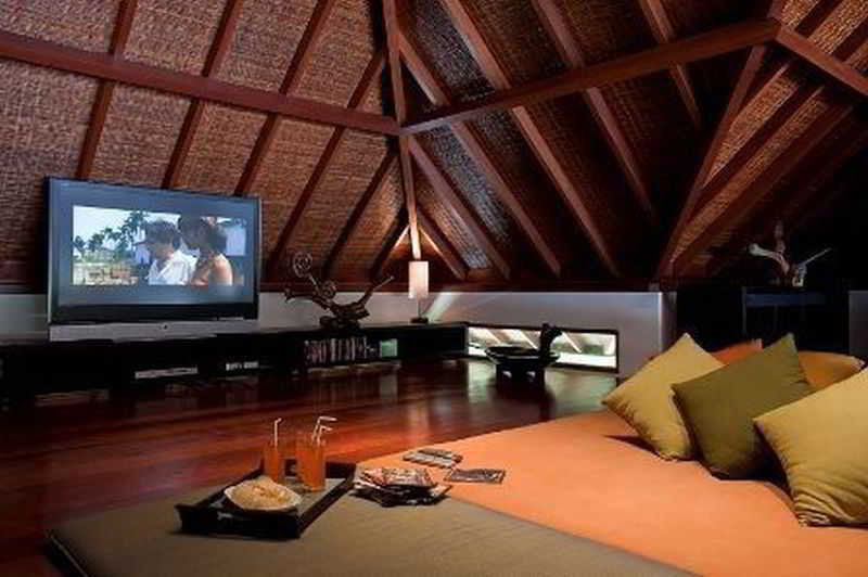 Mandalay * Kuta (Bali)