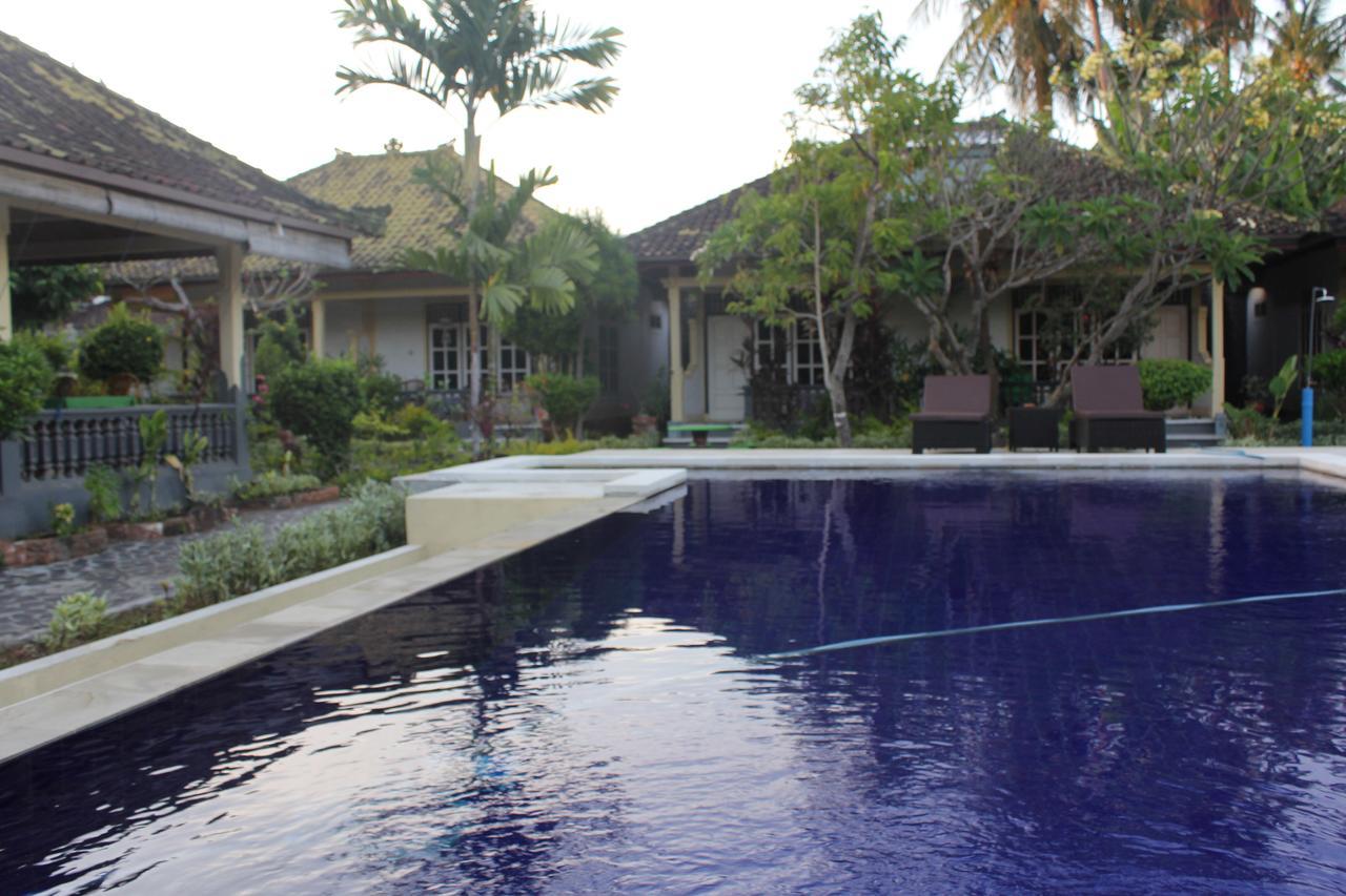 Penginapan Taman Lily's