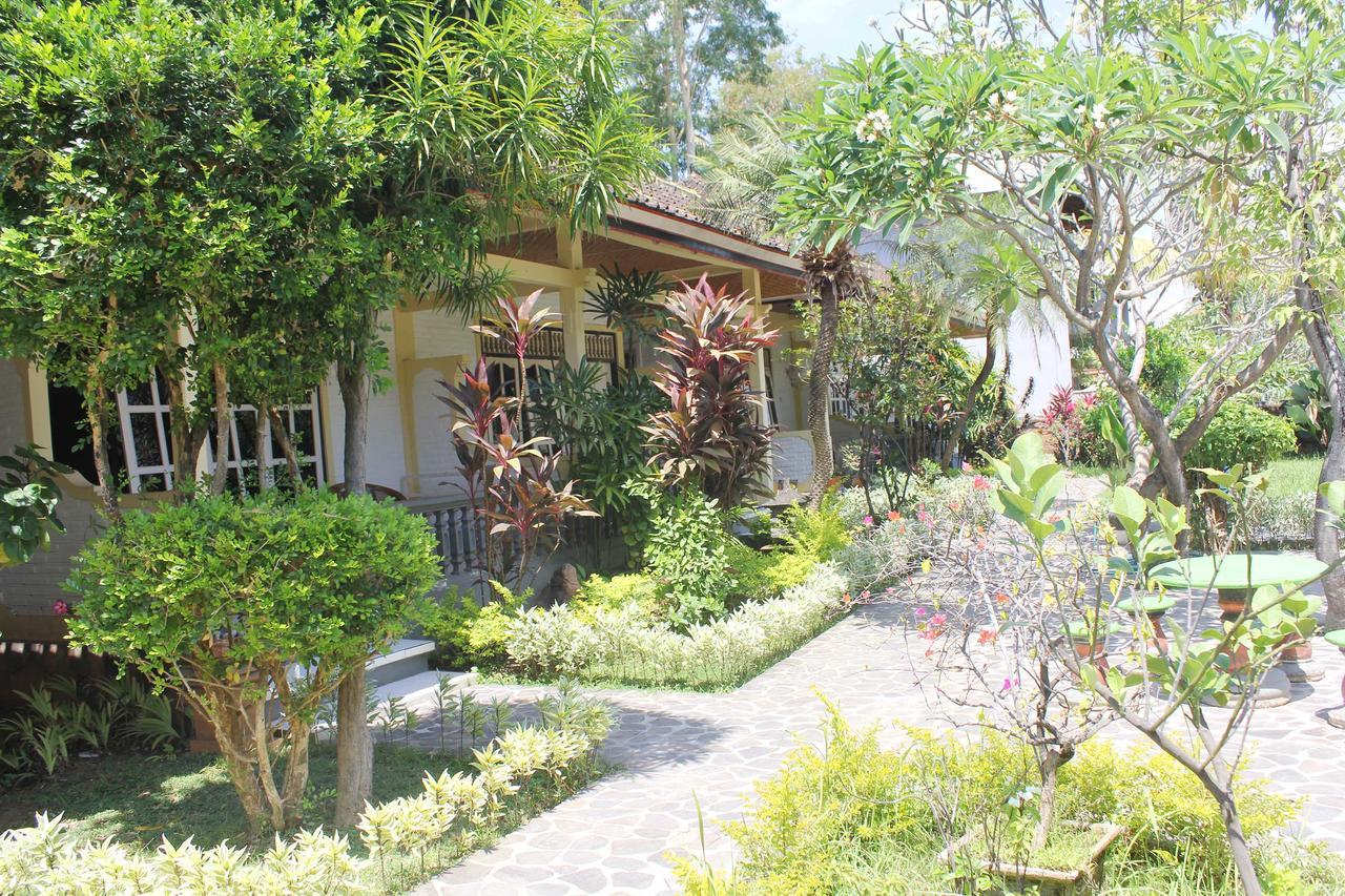 Taman Lily's Penginapan *