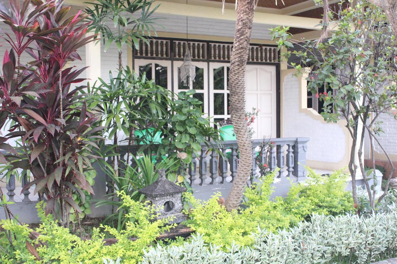 Penginapan Taman Lily's
