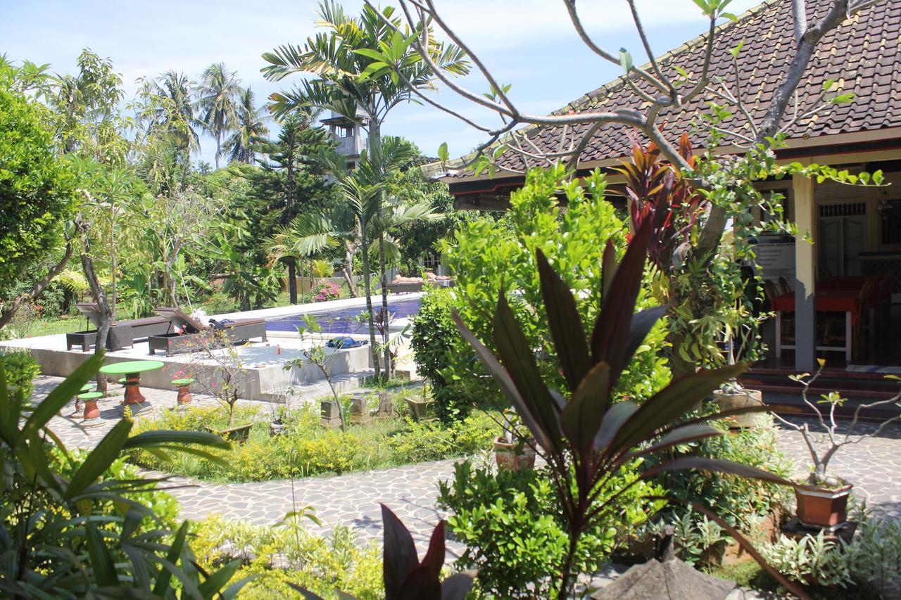 Penginapan Taman Lily's