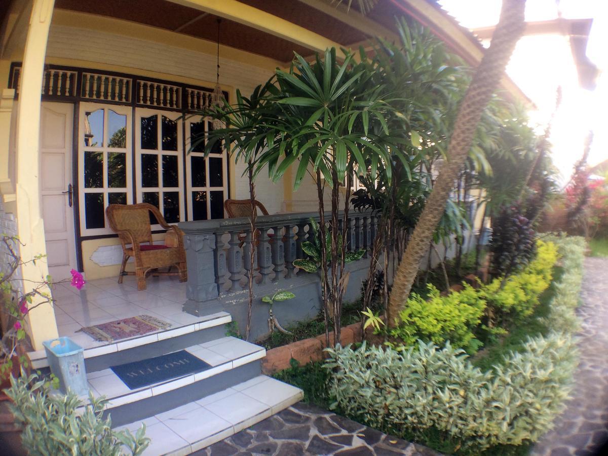 Taman Lily's Penginapan