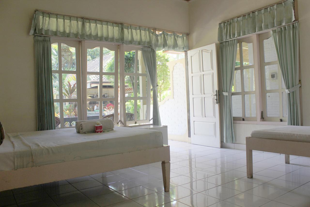 Taman Lily's Penginapan Lovina (Bali)