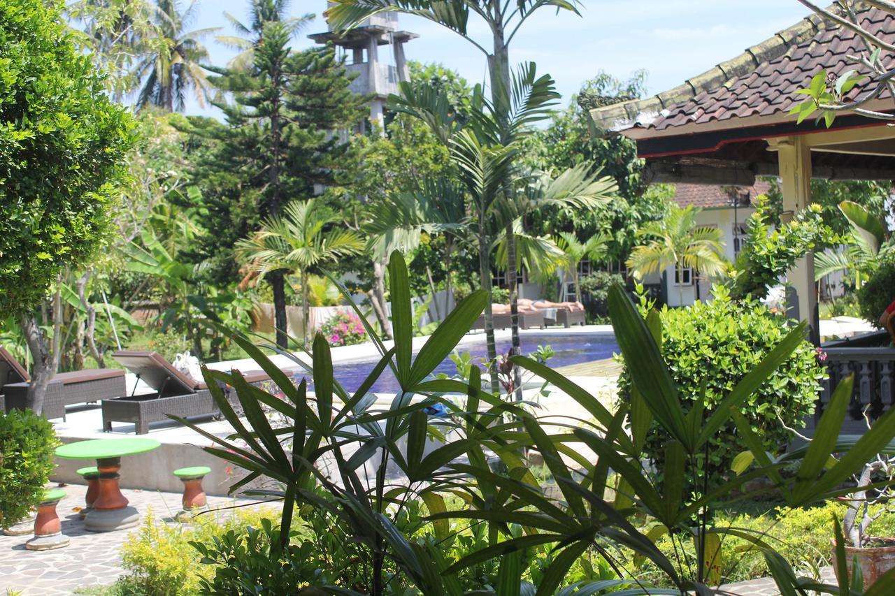 Taman Lily's Penginapan *