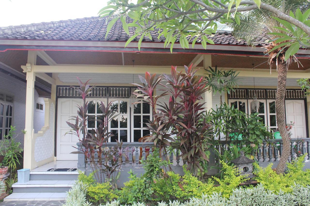 Taman Lily's Penginapan