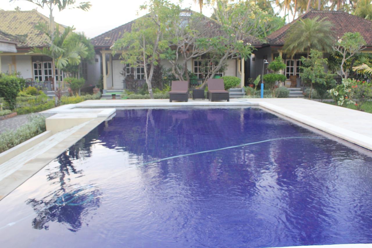 Penginapan Taman Lily's