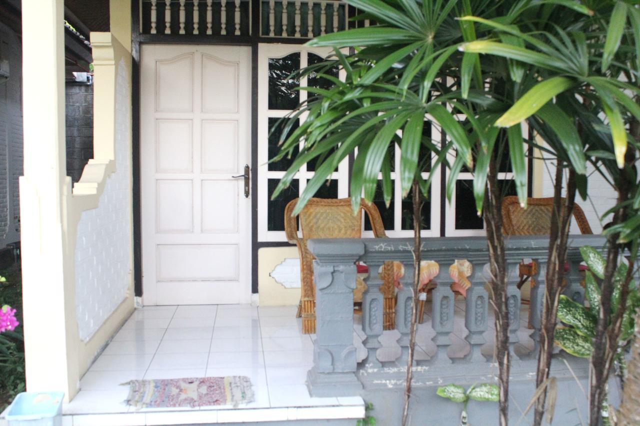 Taman Lily's