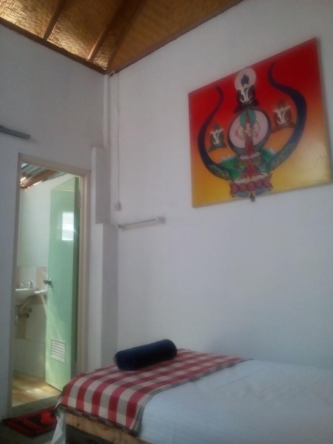 Izaac's Lovina (Bali)