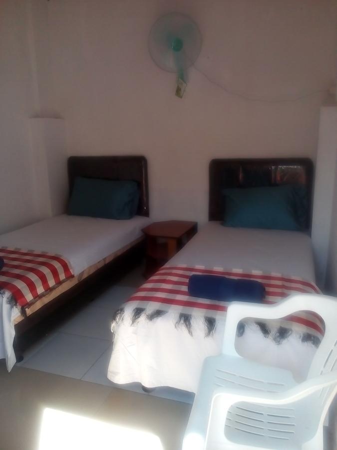 Izaac's Bed & Breakfast Lovina (Bali)