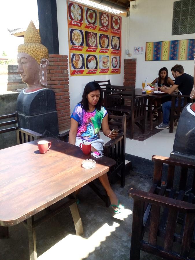 Izaac's * Lovina (Bali)