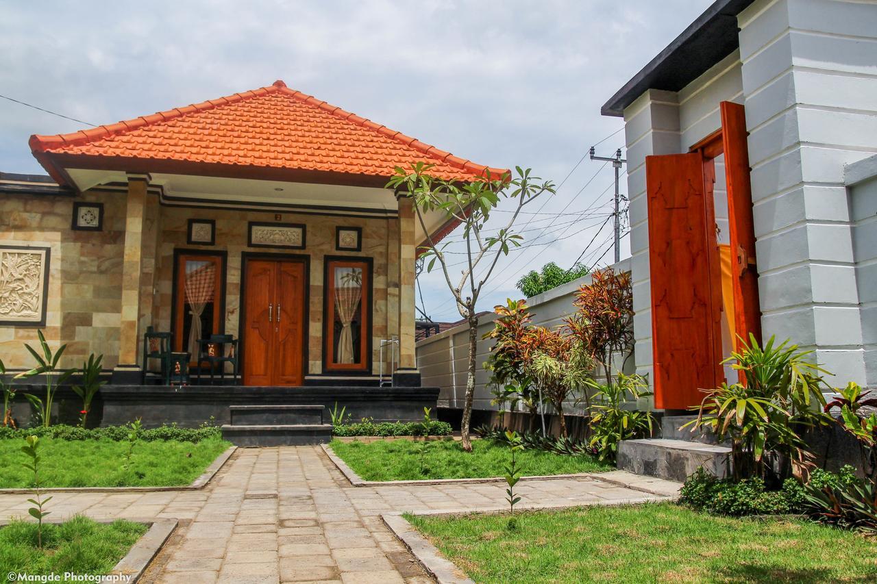 Deindra Nusa Inn *