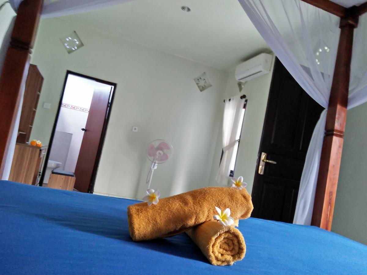 Tira Homestay *