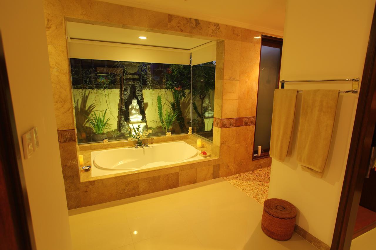 Ayu Sanur (Bali)