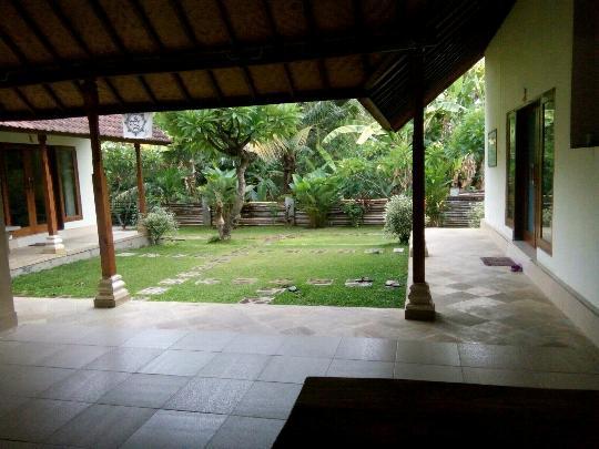 Memes House Backpacker Tempat Tidur & Sarapan 2*