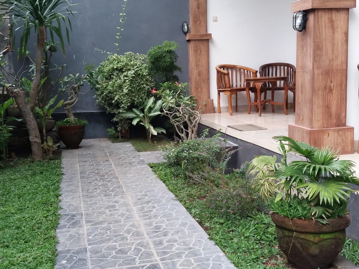 Warung Jemeluk & Guest house