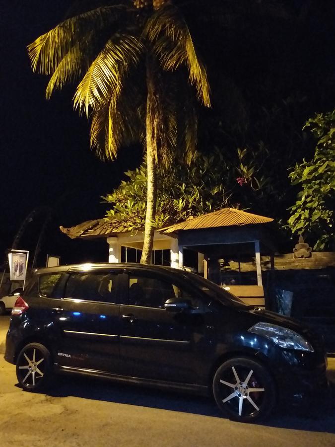 Kembar Padangbai Guest house 2*