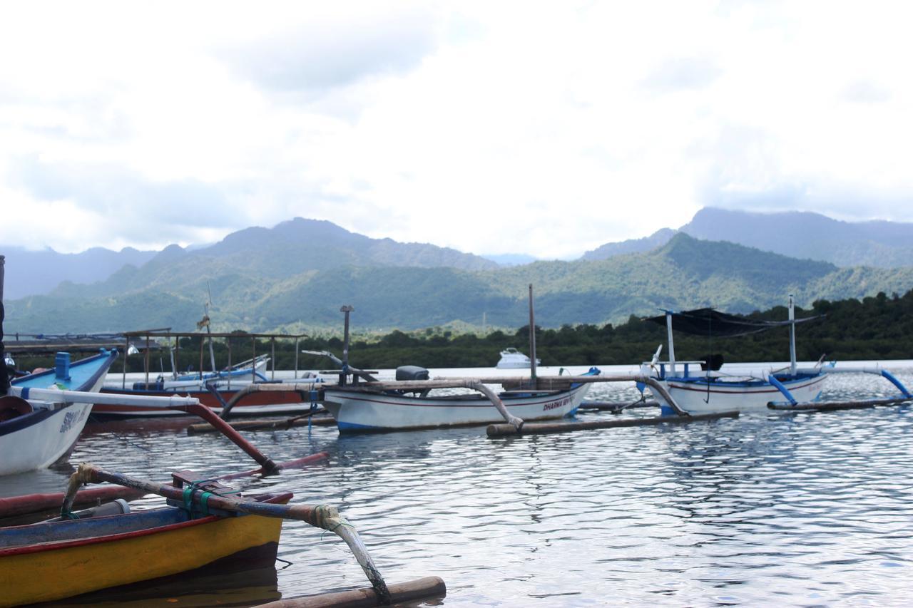 White Sandy Beach Menjangan Holiday park Banyuwedang