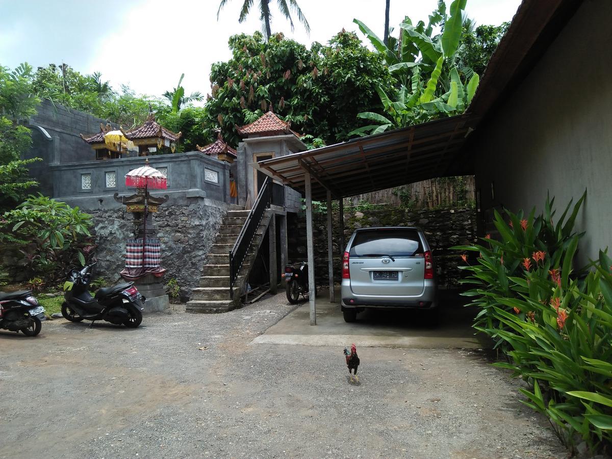 Memes House Backpacker